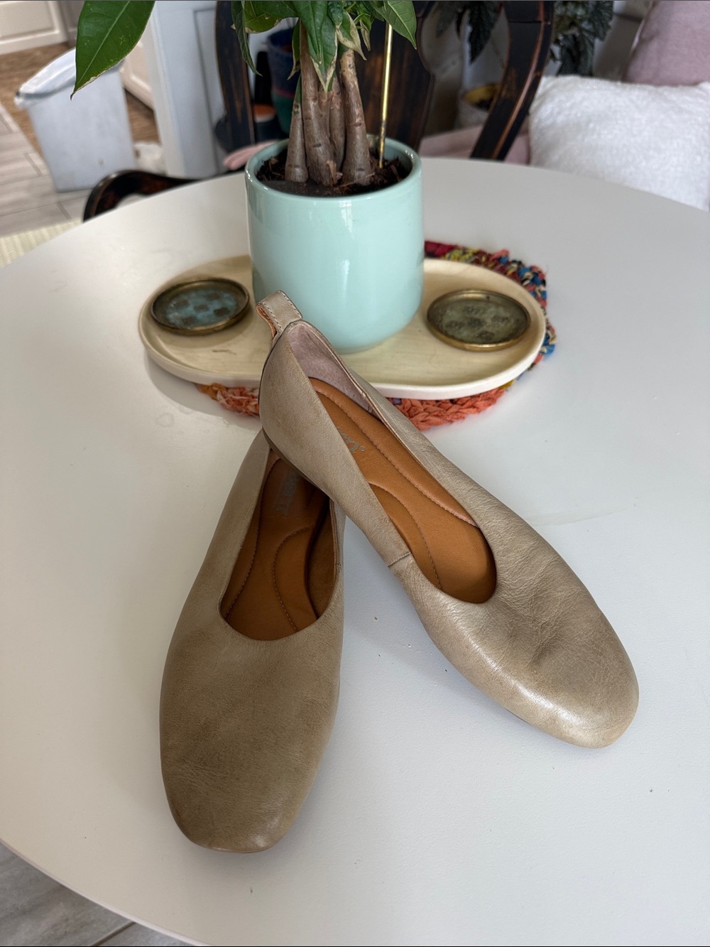 🖤3/$45🐝 Born Genuine Leather Ballet Flats in Taupe - Women Shoes